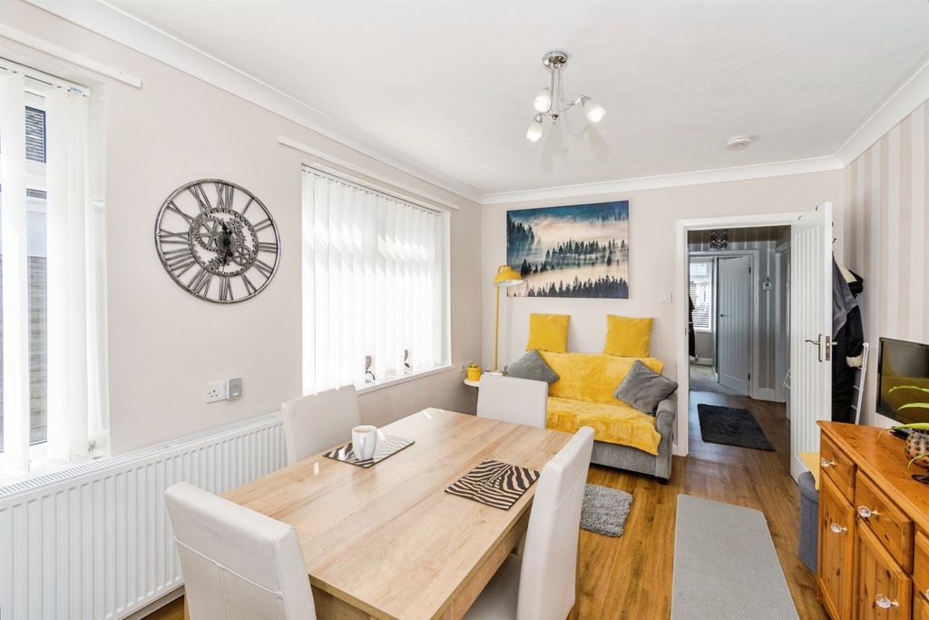 Property photo 2 of 22