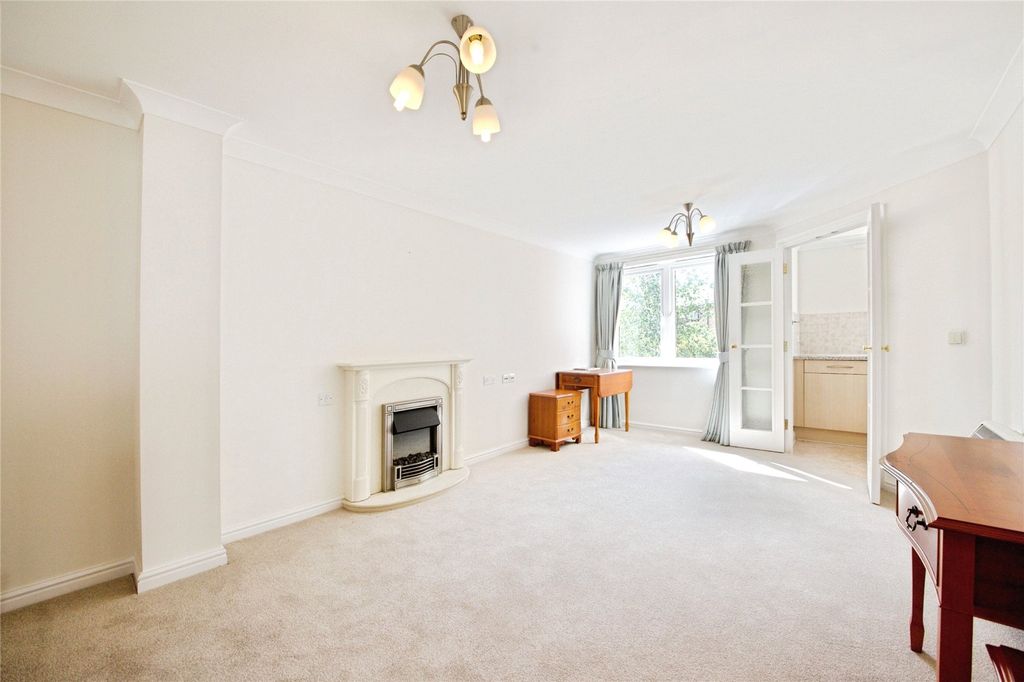 Property photo 1 of 11 Lounge