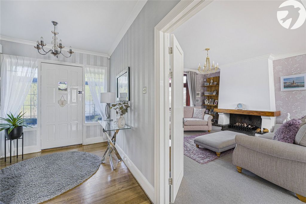 Property photo 2 of 42 Entrance Hall