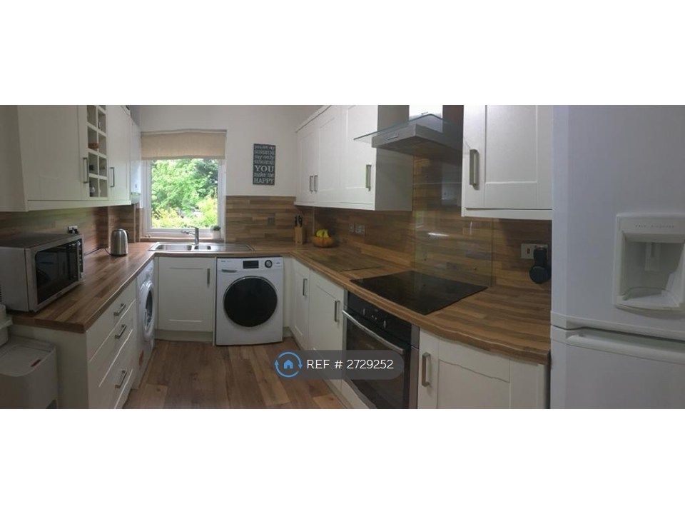 Property photo 3 of 10 Kitchen 3