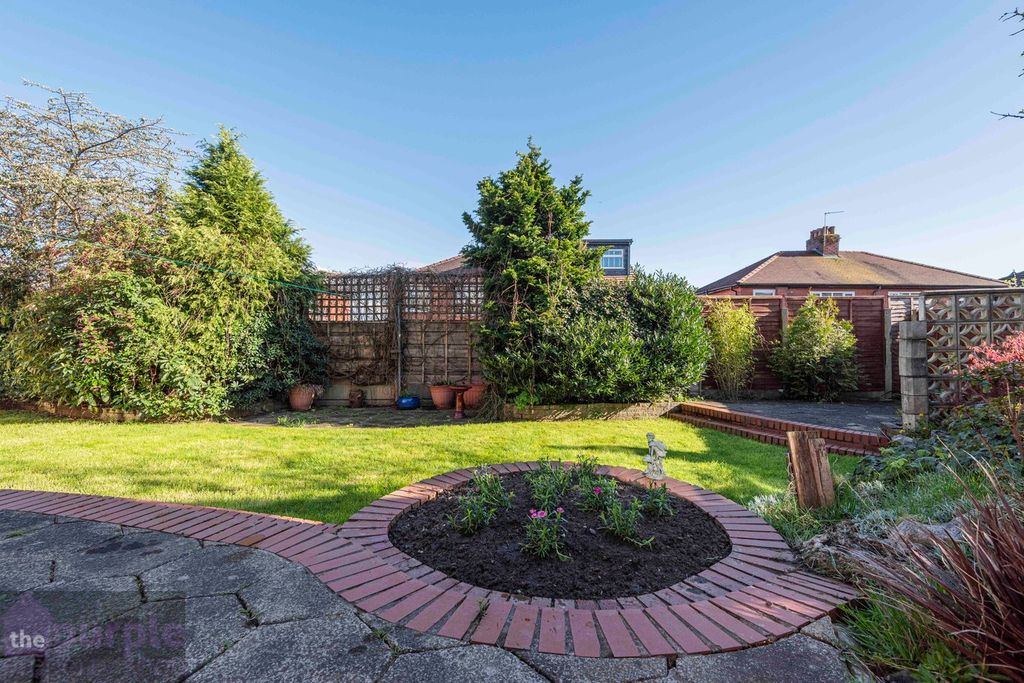 Property photo 2 of 32