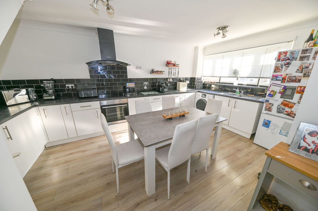 Property photo 3 of 14 Photo 6