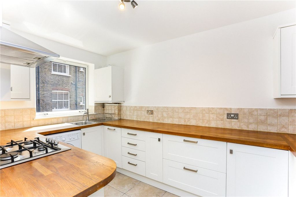 Property photo 2 of 10 Kitchen