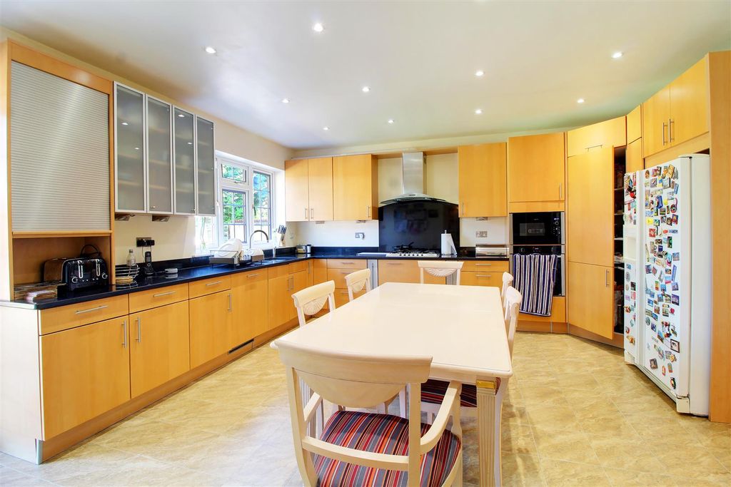 Additional image 13 of 5 bed detached house for saleMymms Drive, Brookmans Park AL9
