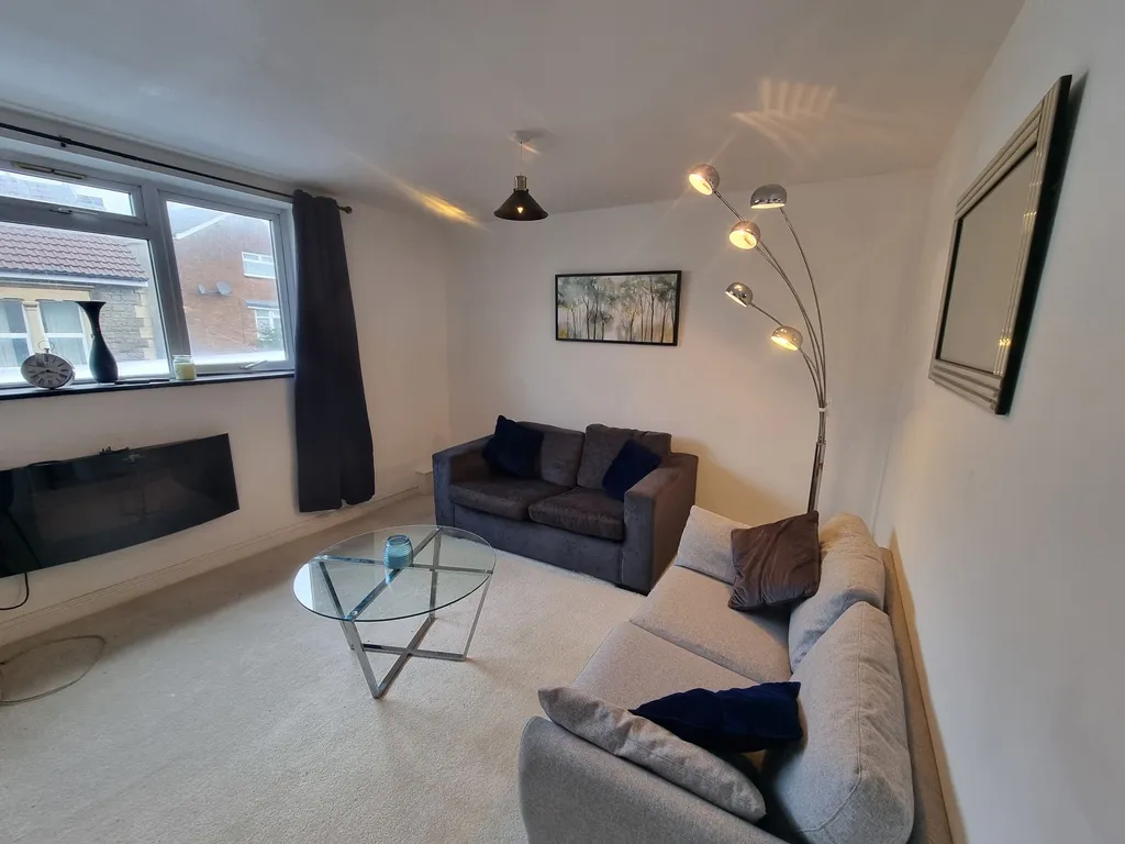 Apartment in Bristol, St George - View 3
