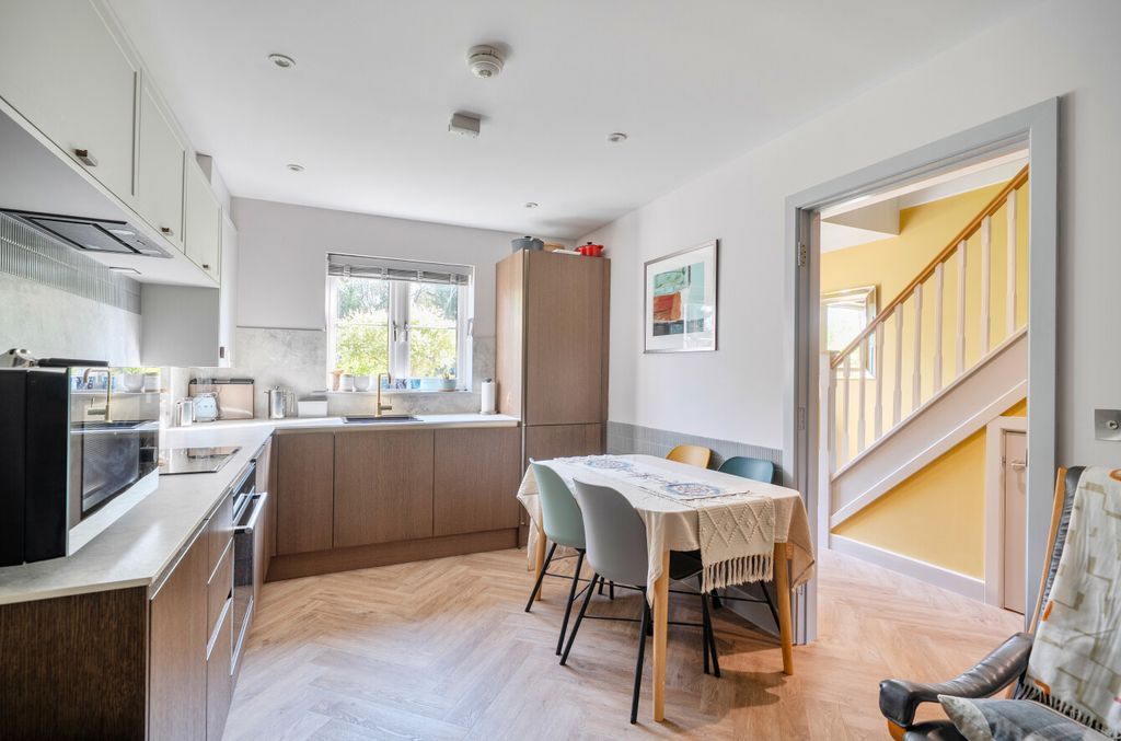 Property photo 2 of 8 1449063-25-69E7B9...