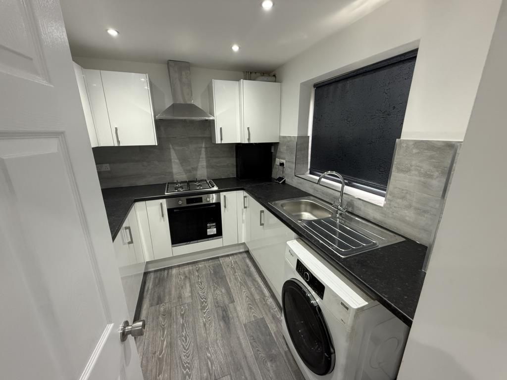 Property photo 2 of 10 Kitchen