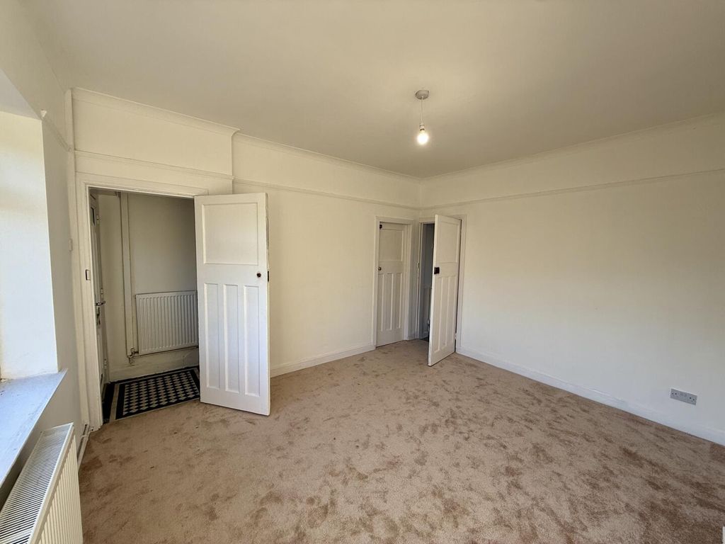 Property photo 3 of 24 Lounge