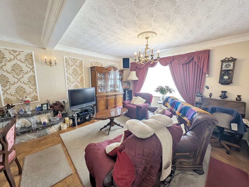 Property photo 2 of 28