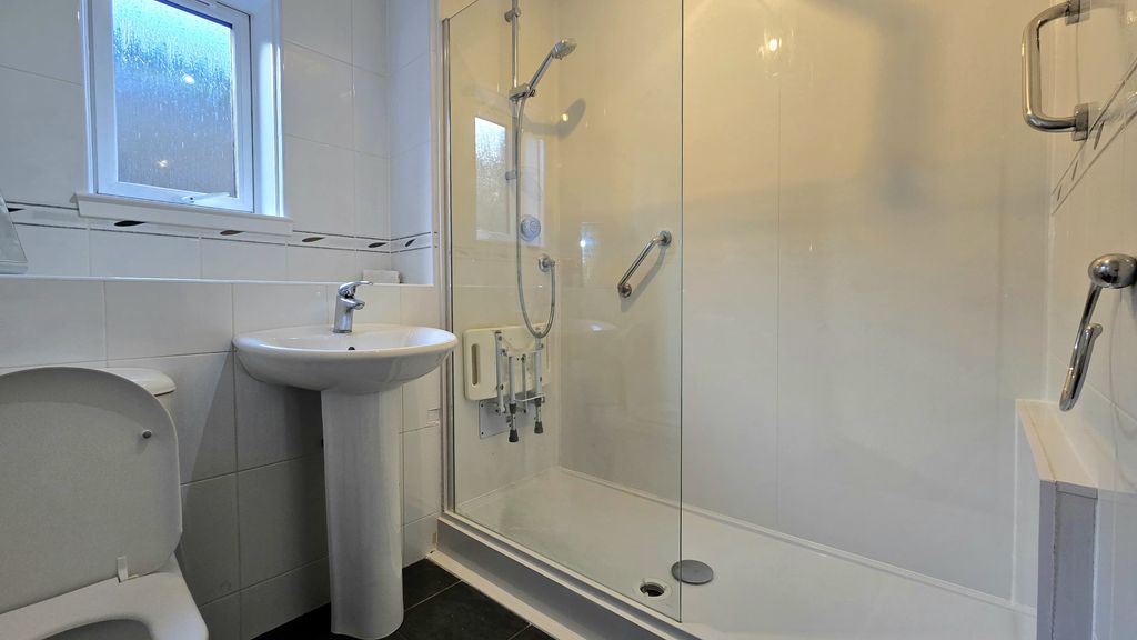 Additional image 12 of 3 bed flat to rentRiverside Gardens, Busby G76