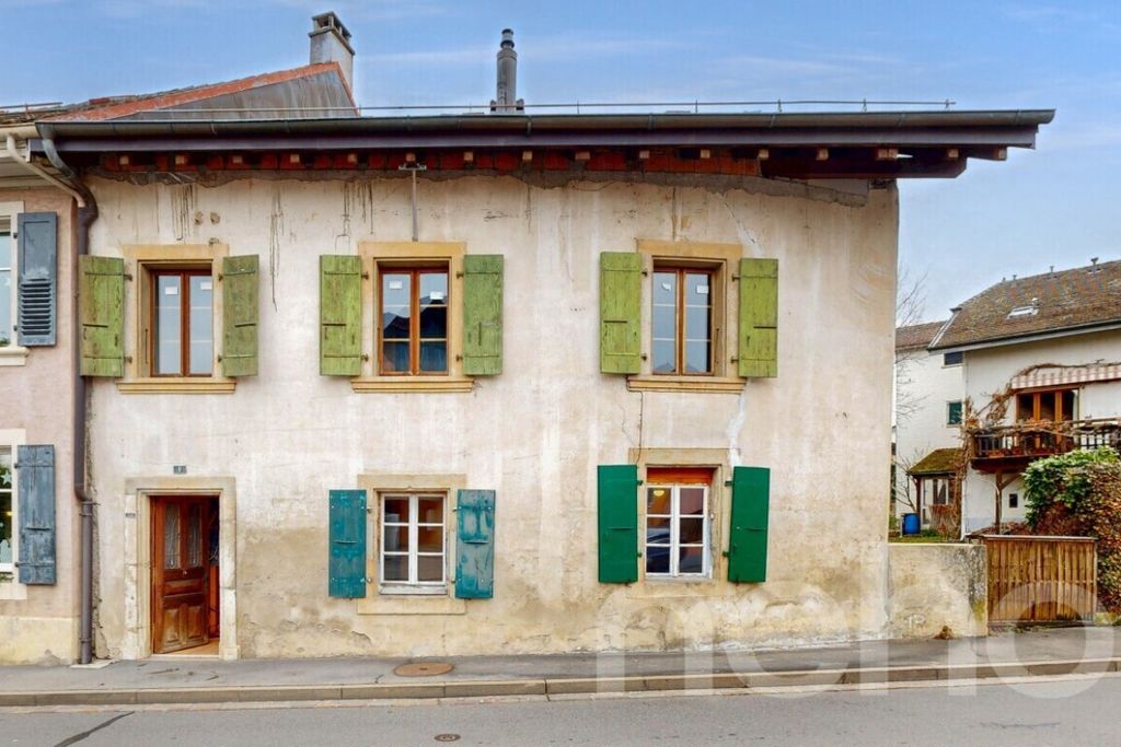 Property photo 2 of 12