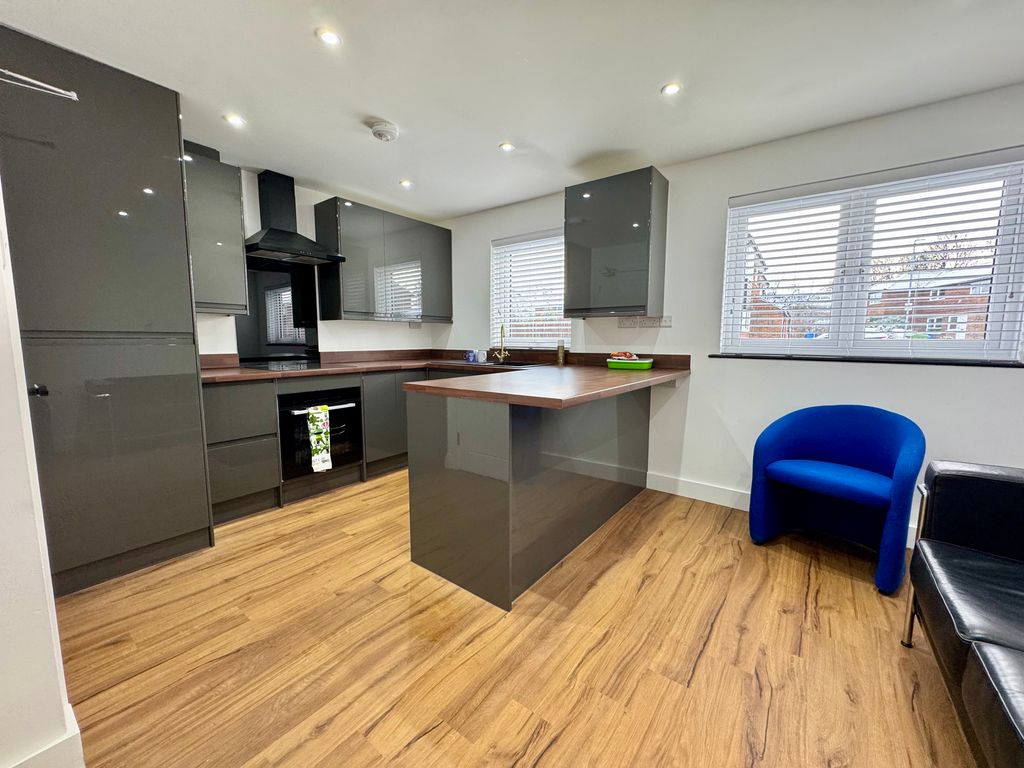 Property photo 1 of 14 Image