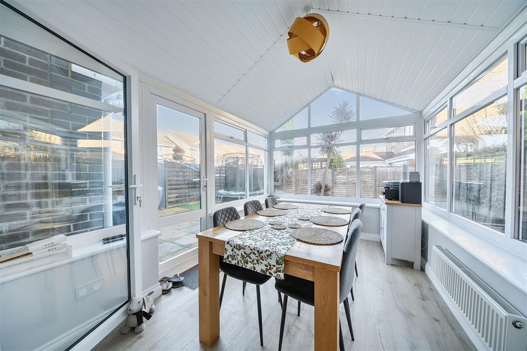 Property photo 3 of 19 Conservatory/Dining Room