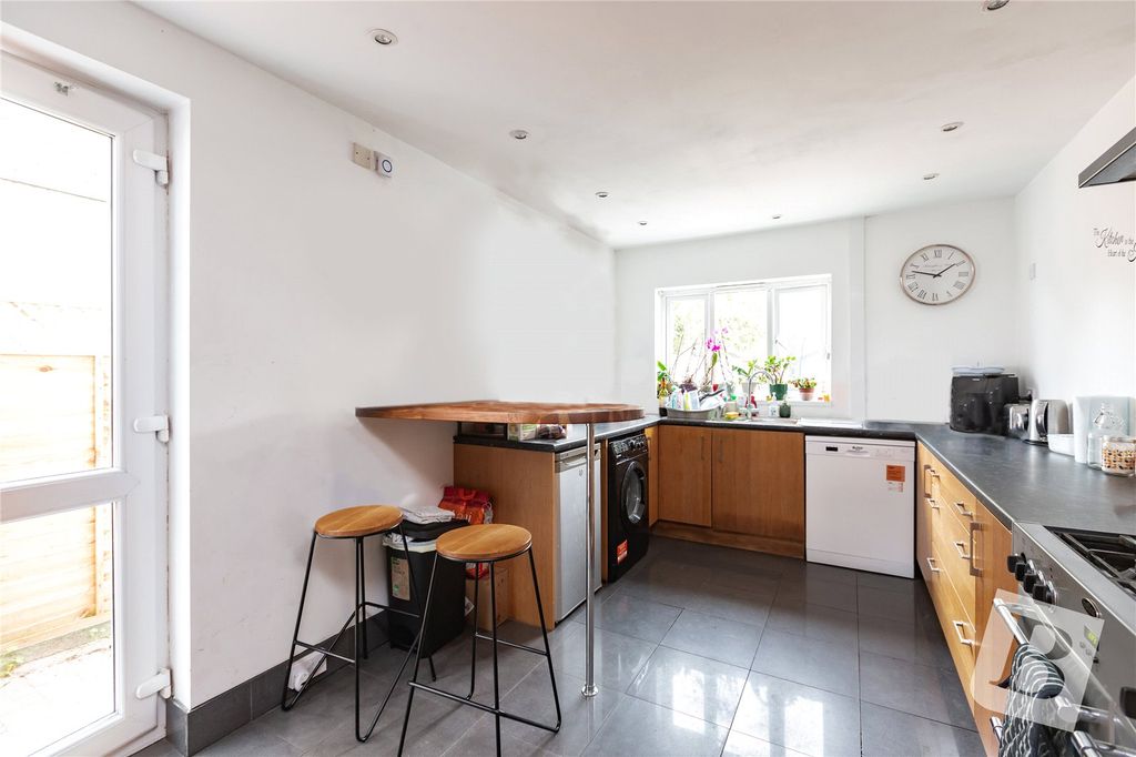 Property photo 2 of 9 Kitchen