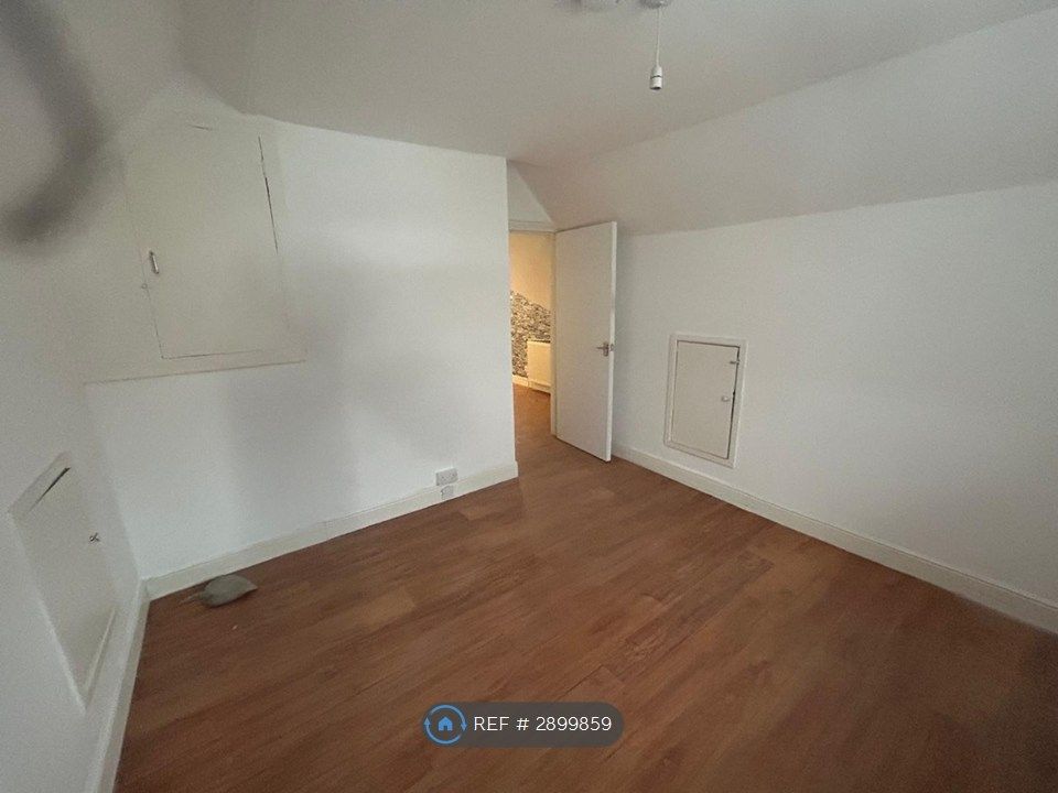 Property photo 1 of 5 Bedroom