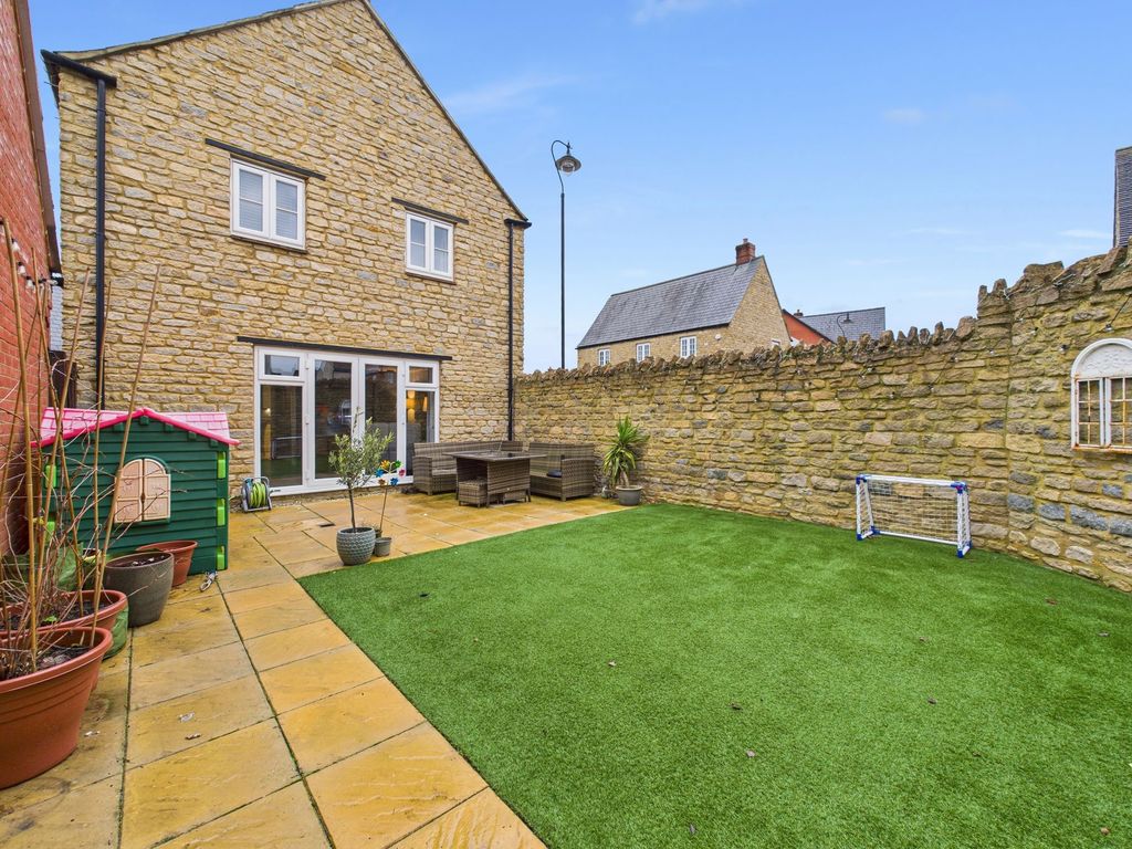 Property photo 2 of 32