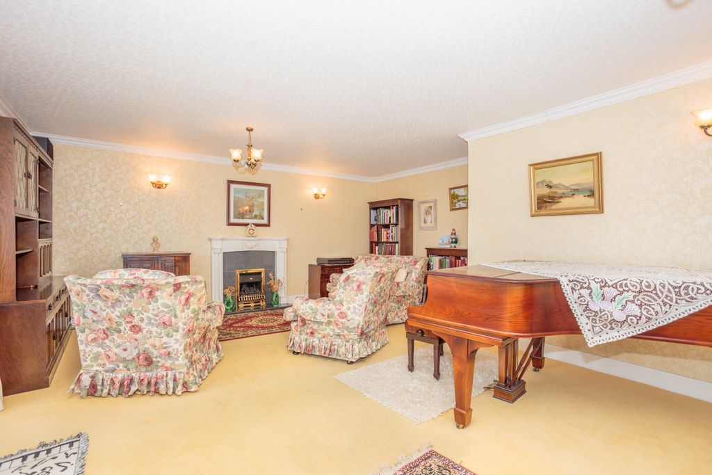 Property photo 2 of 40 Lounge