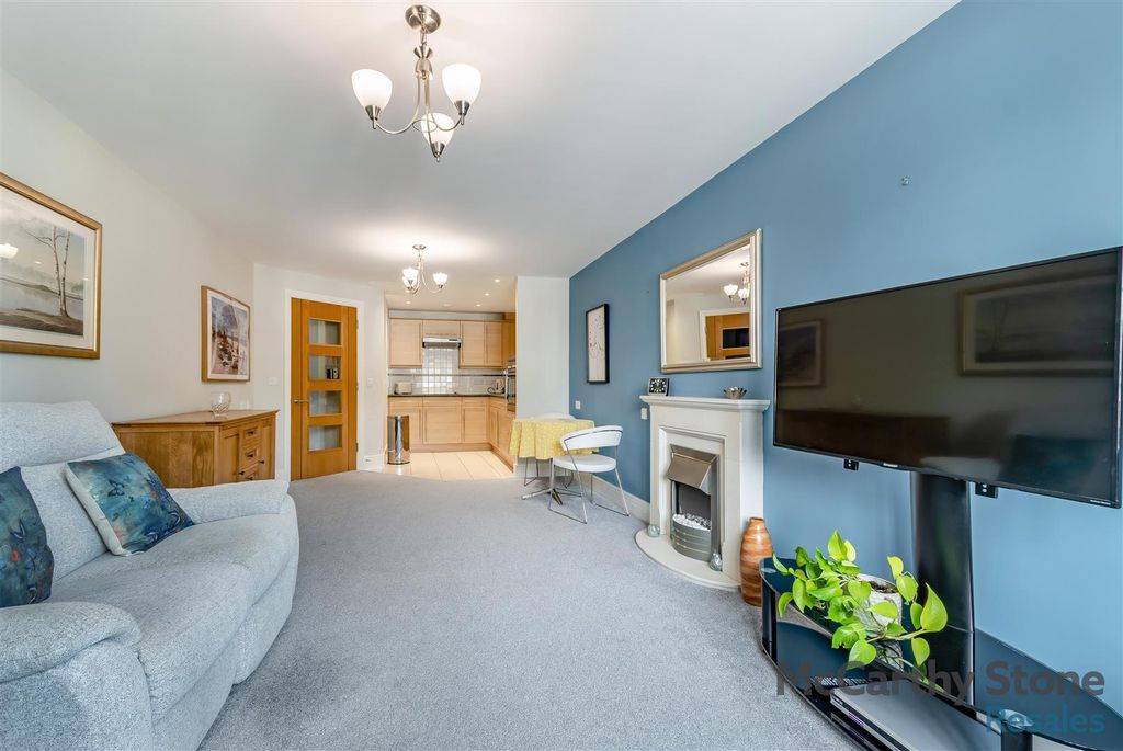 Property photo 2 of 19 8653806-Interior05.Jpg