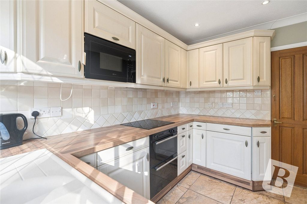 Property photo 3 of 16 Kitchen