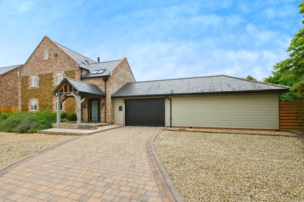 Property photo 1 of 34