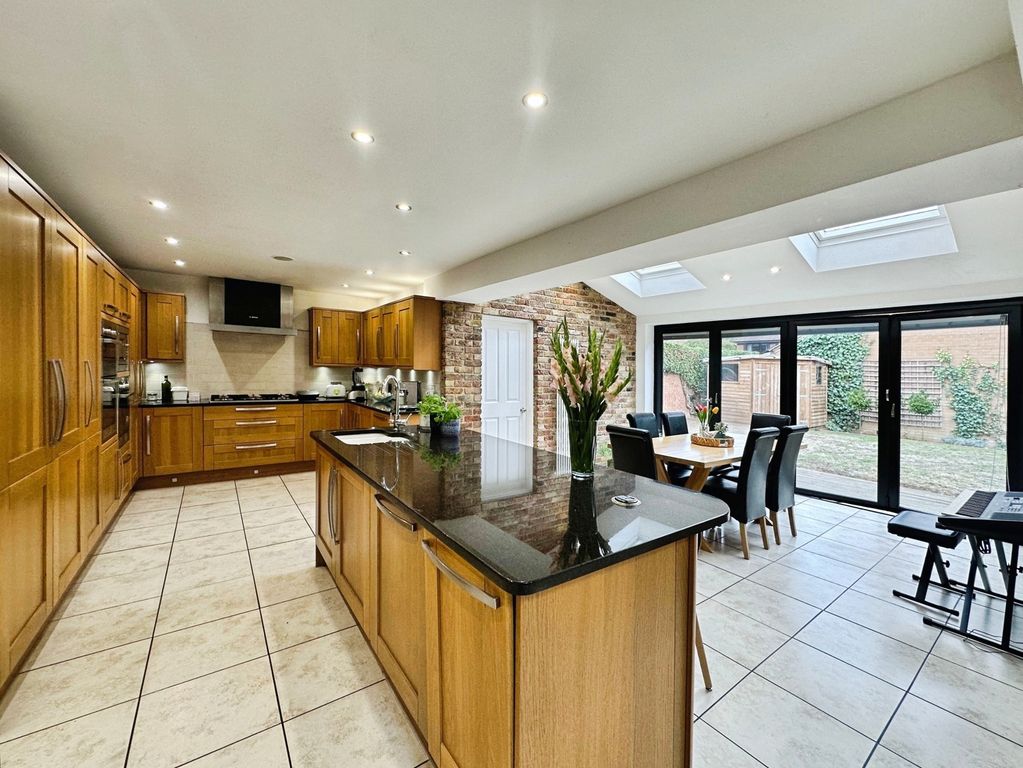 Property photo 2 of 35 Pbox-Img.Jpg