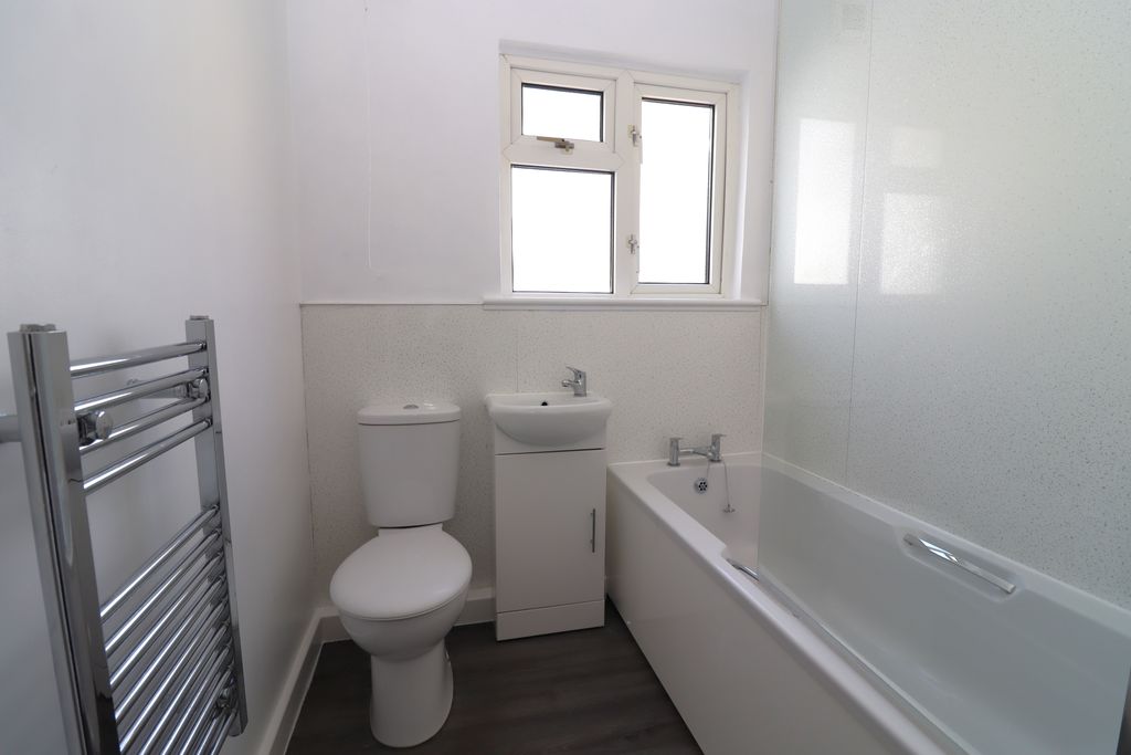 Property photo 2 of 3 Bathoroom#