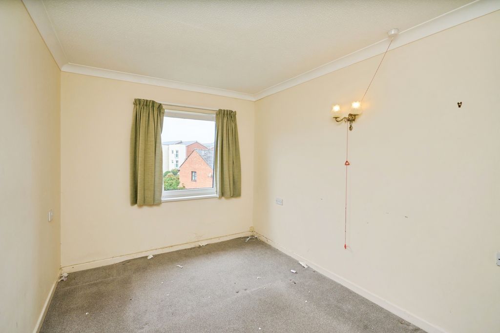 Property photo 3 of 10 Bedroom