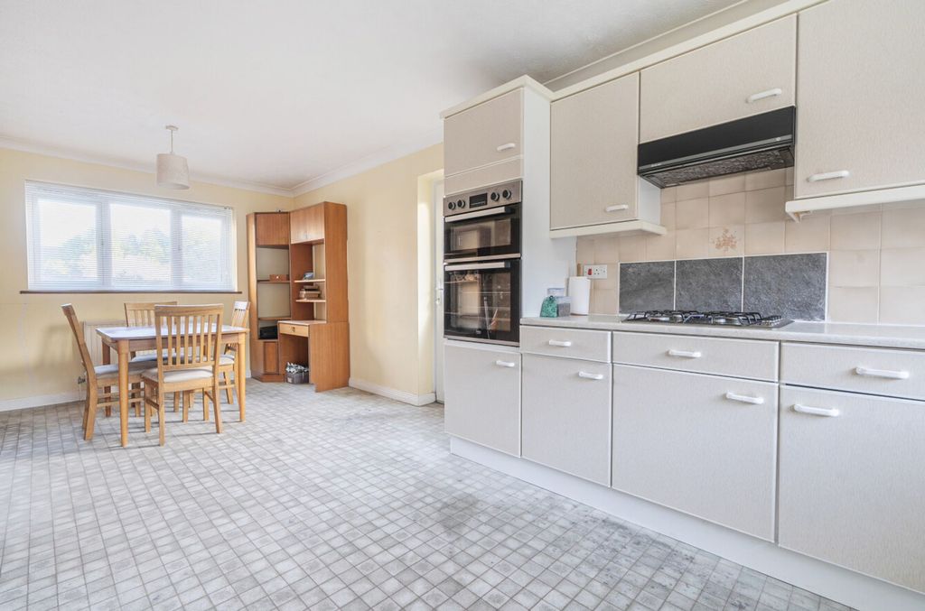 Property photo 3 of 18