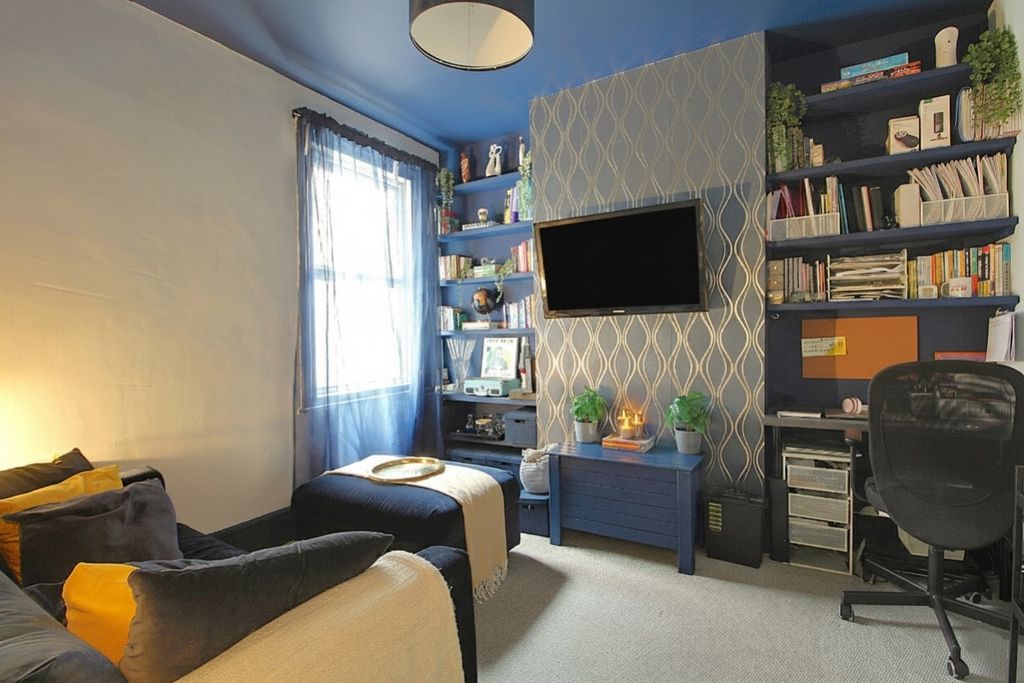 Property photo 3 of 10 Living Room