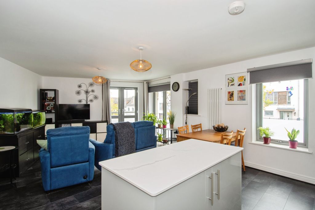 Property photo 3 of 20