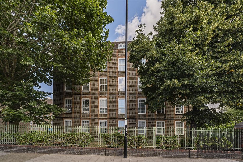Property photo 1 of 19 Hazelwood House