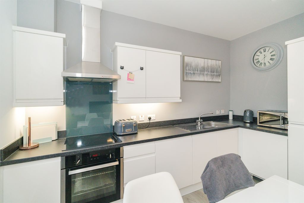 Property photo 3 of 18