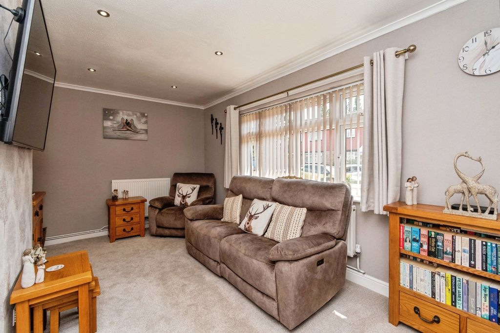 Property photo 2 of 20 Lounge