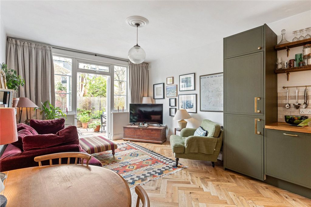 Property photo 3 of 16 Picture No. 02