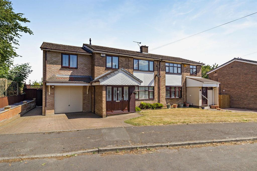Property photo 1 of 28