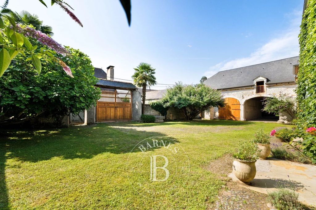 Property photo 2 of 35