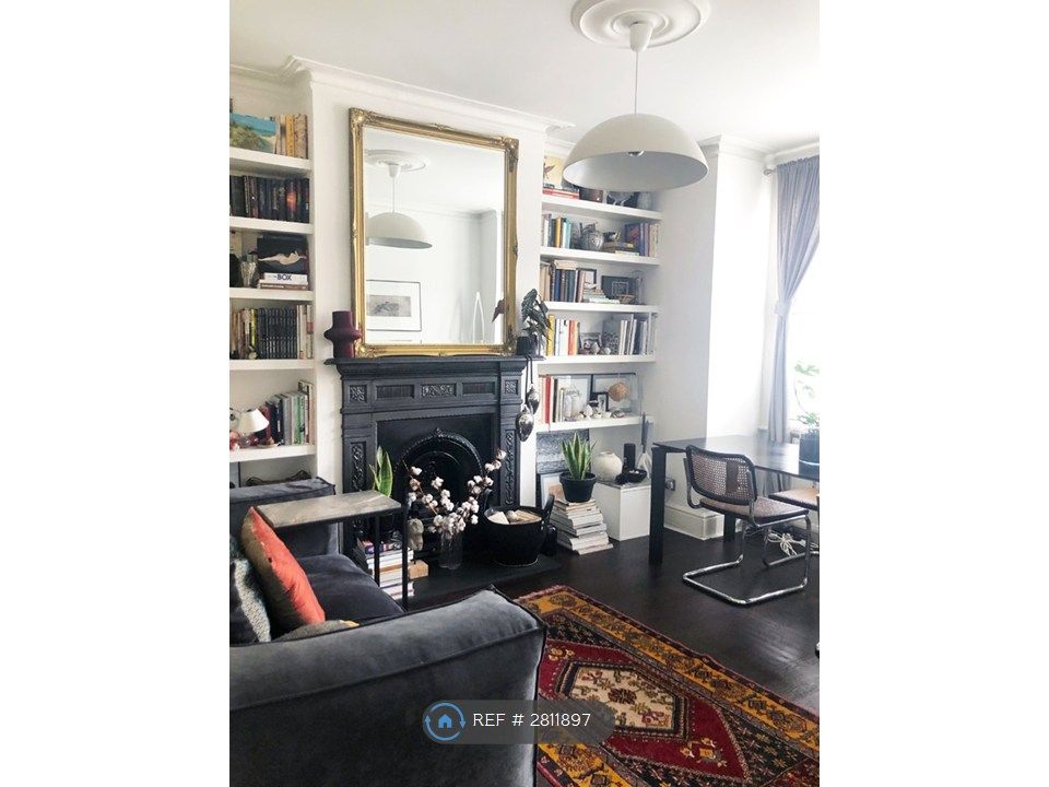 Property photo 1 of 17 Living Room