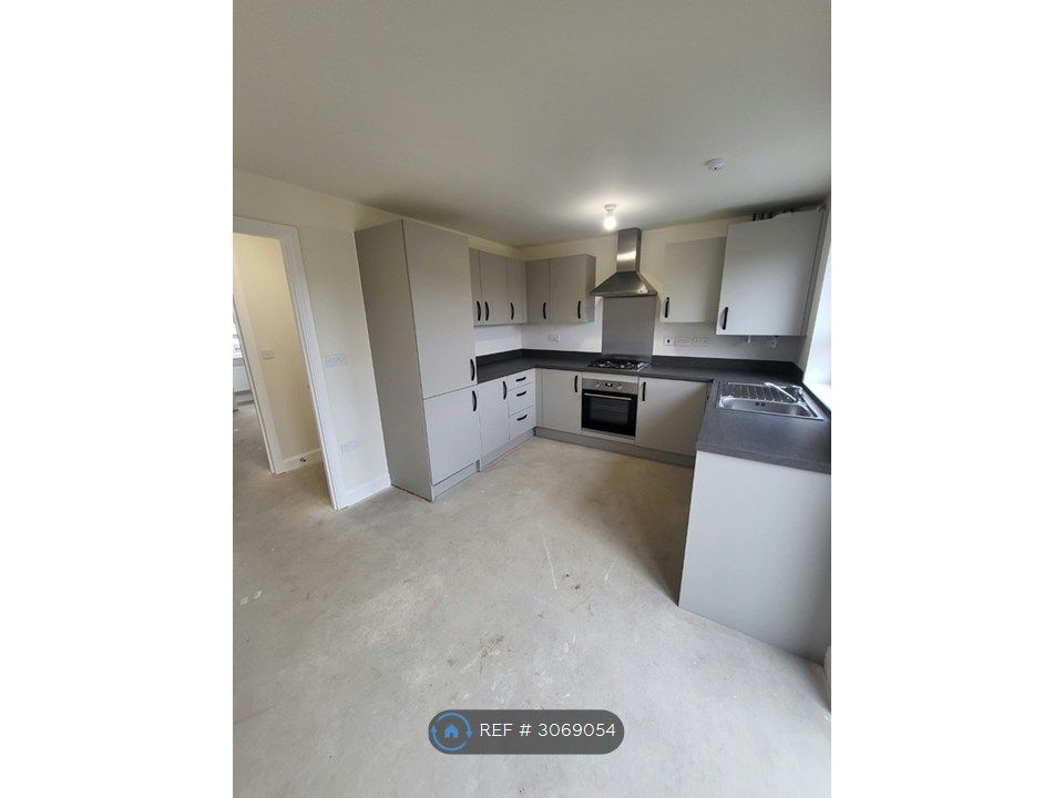 Property photo 3 of 12 Kitchen