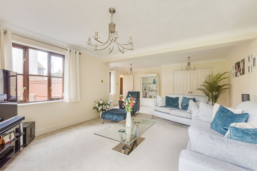 Property photo 2 of 17