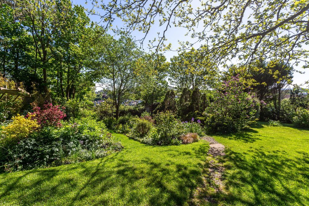 Property photo 3 of 47