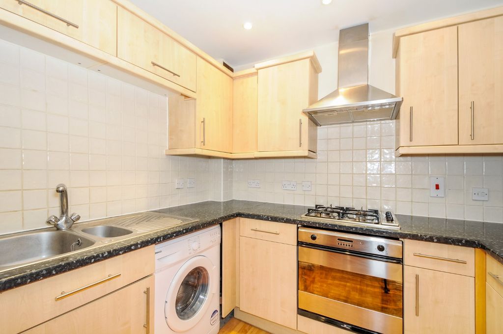 Property photo 3 of 8 Picture No. 12