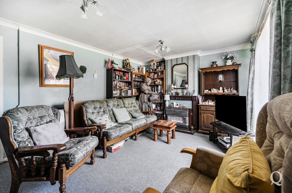 Property photo 2 of 16 E5A2B512-B943-49B...