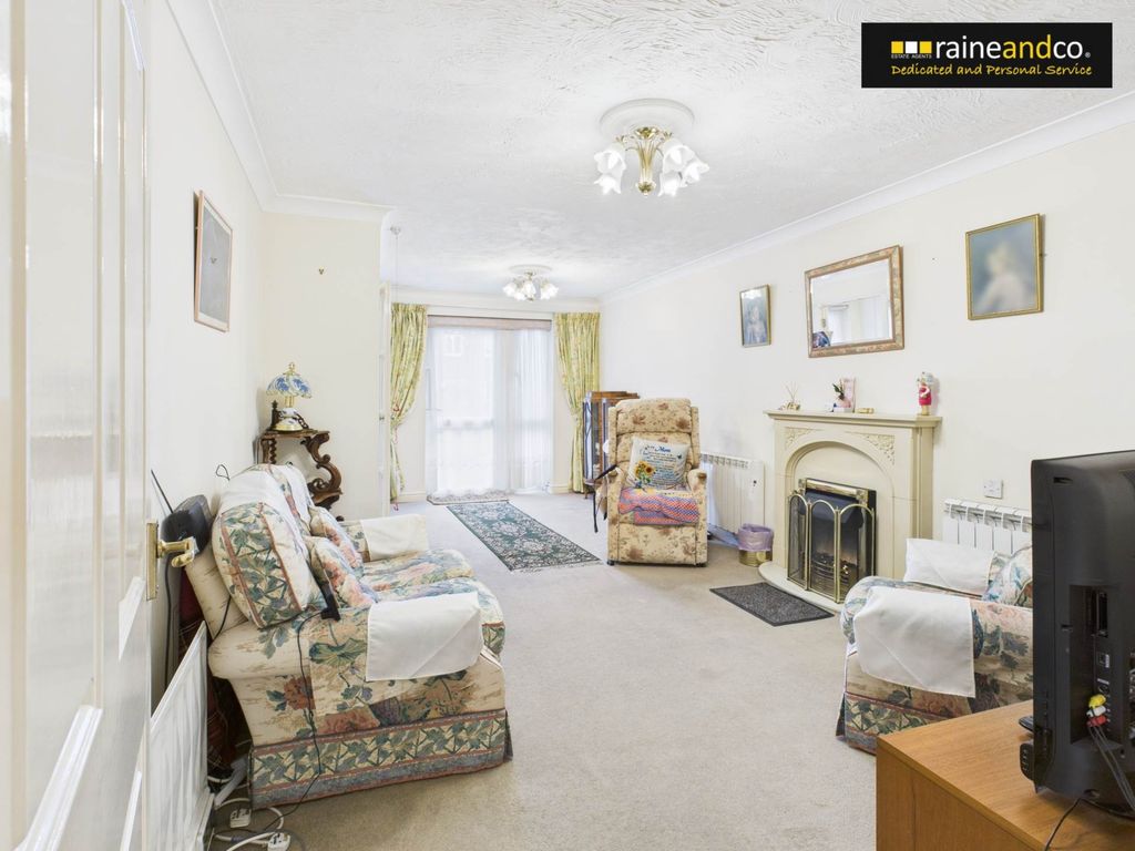 Property photo 3 of 12