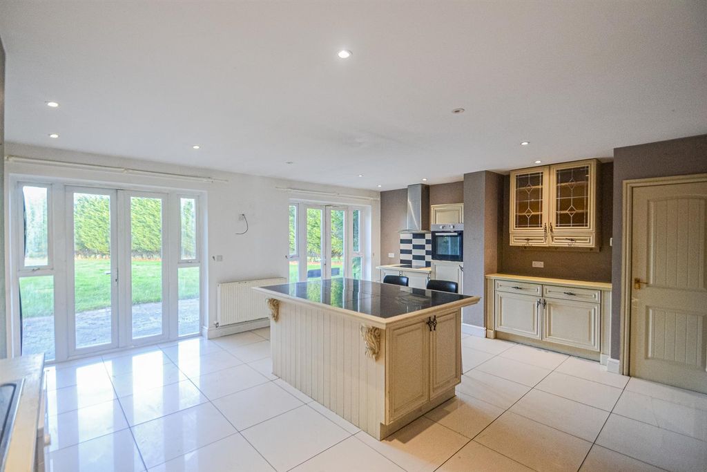 Property photo 2 of 36 Dining Kitchen