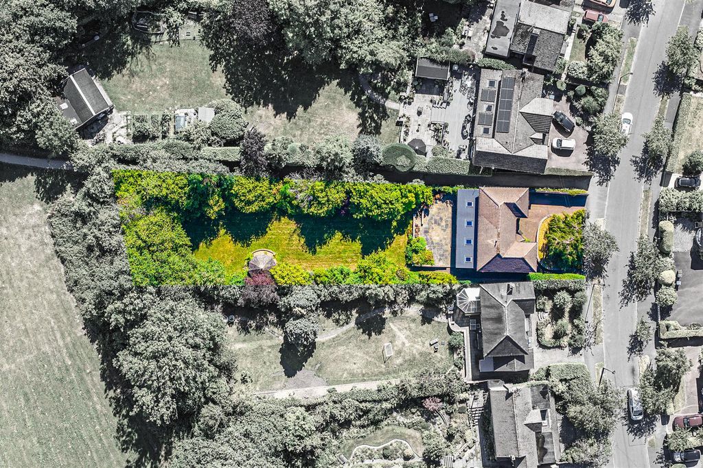 Property photo 2 of 31 Defined Plot