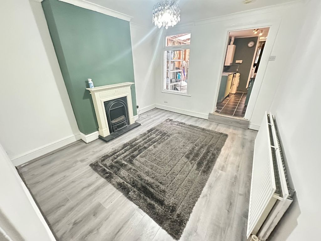 Property photo 3 of 8 5025073