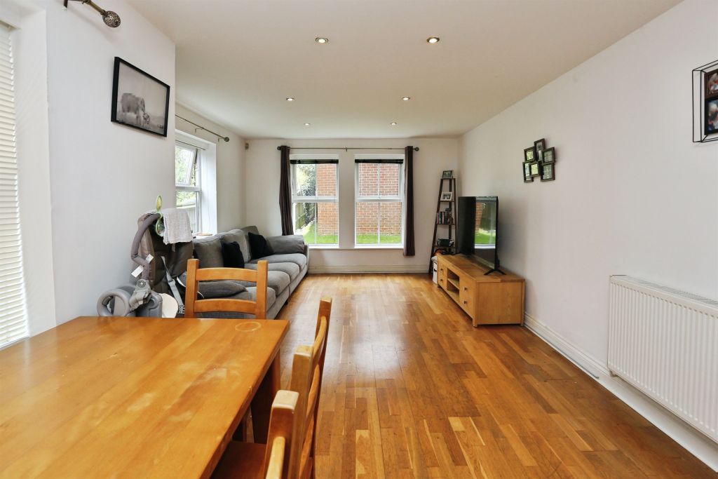 Additional image 5 of 2 bed flat for saleThe Avenue, Fareham PO14