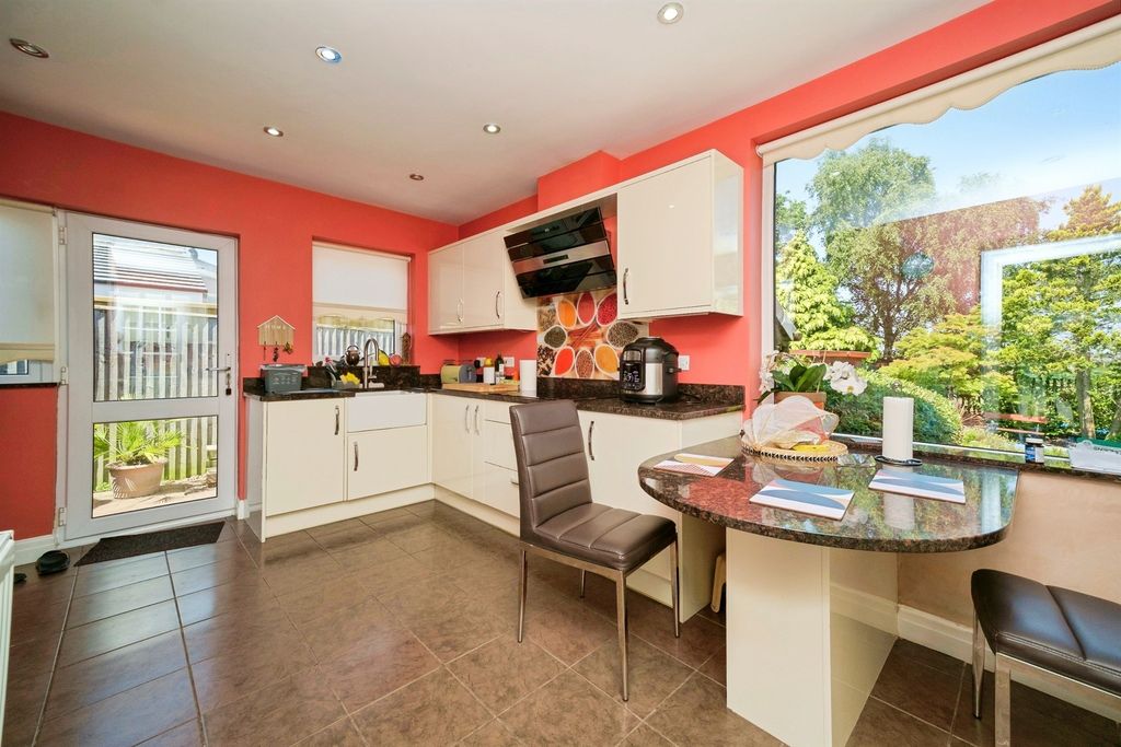 Property photo 2 of 22