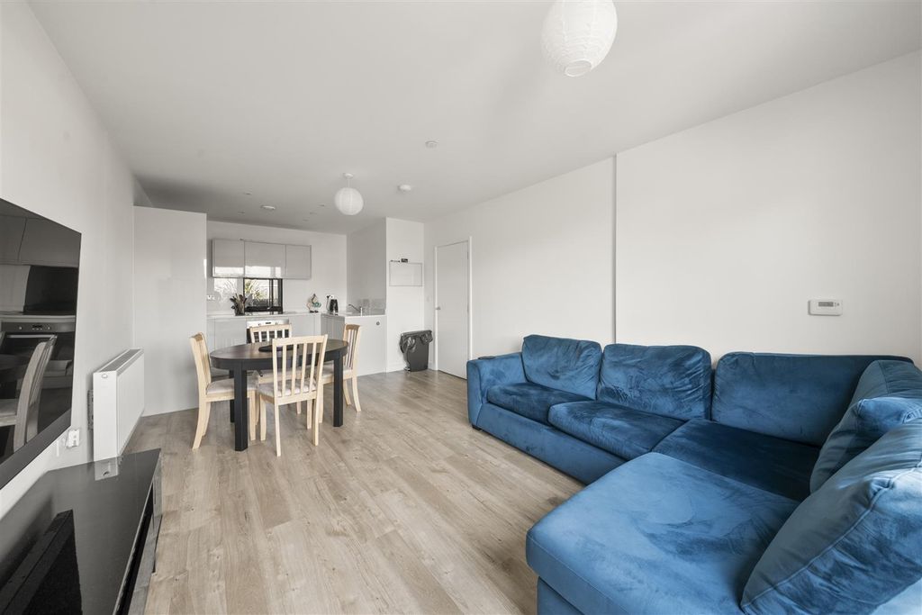 Property photo 3 of 12