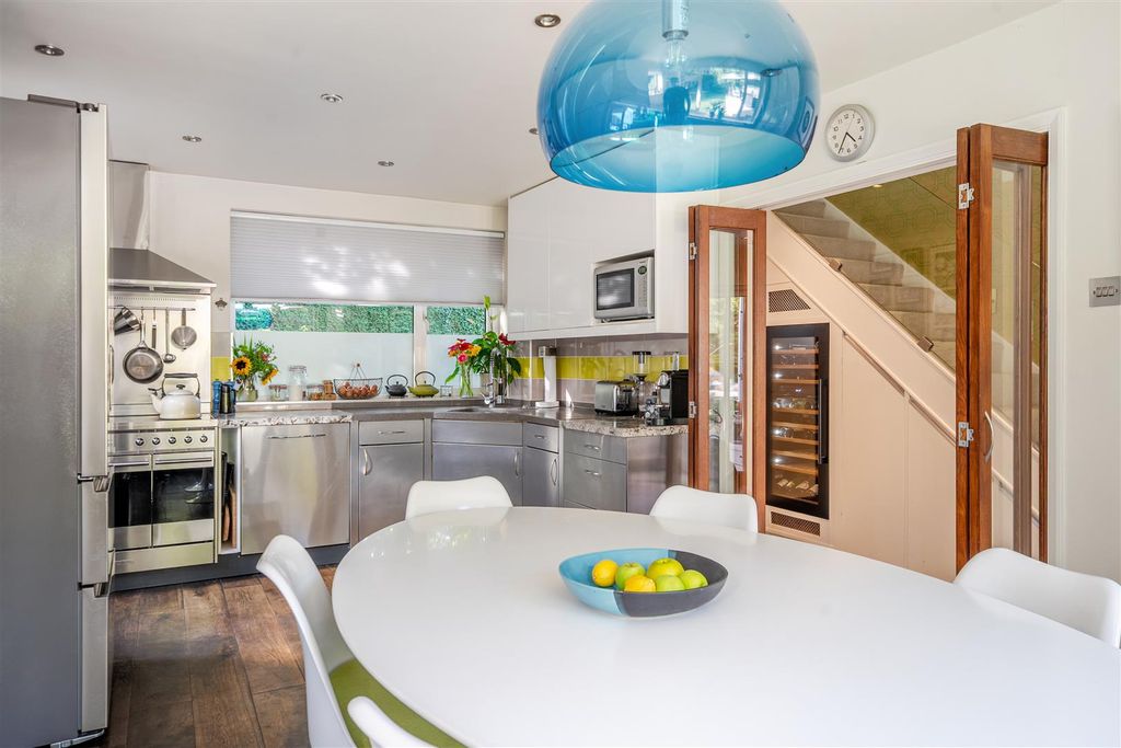 Property photo 3 of 39 Kitchen/Breakfast Room